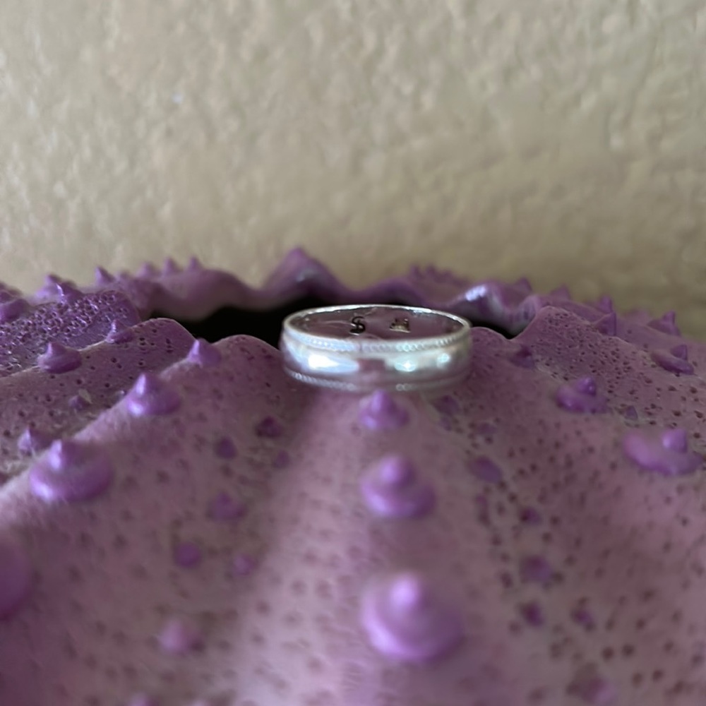 Sterling bead rimmed band ring/size 7